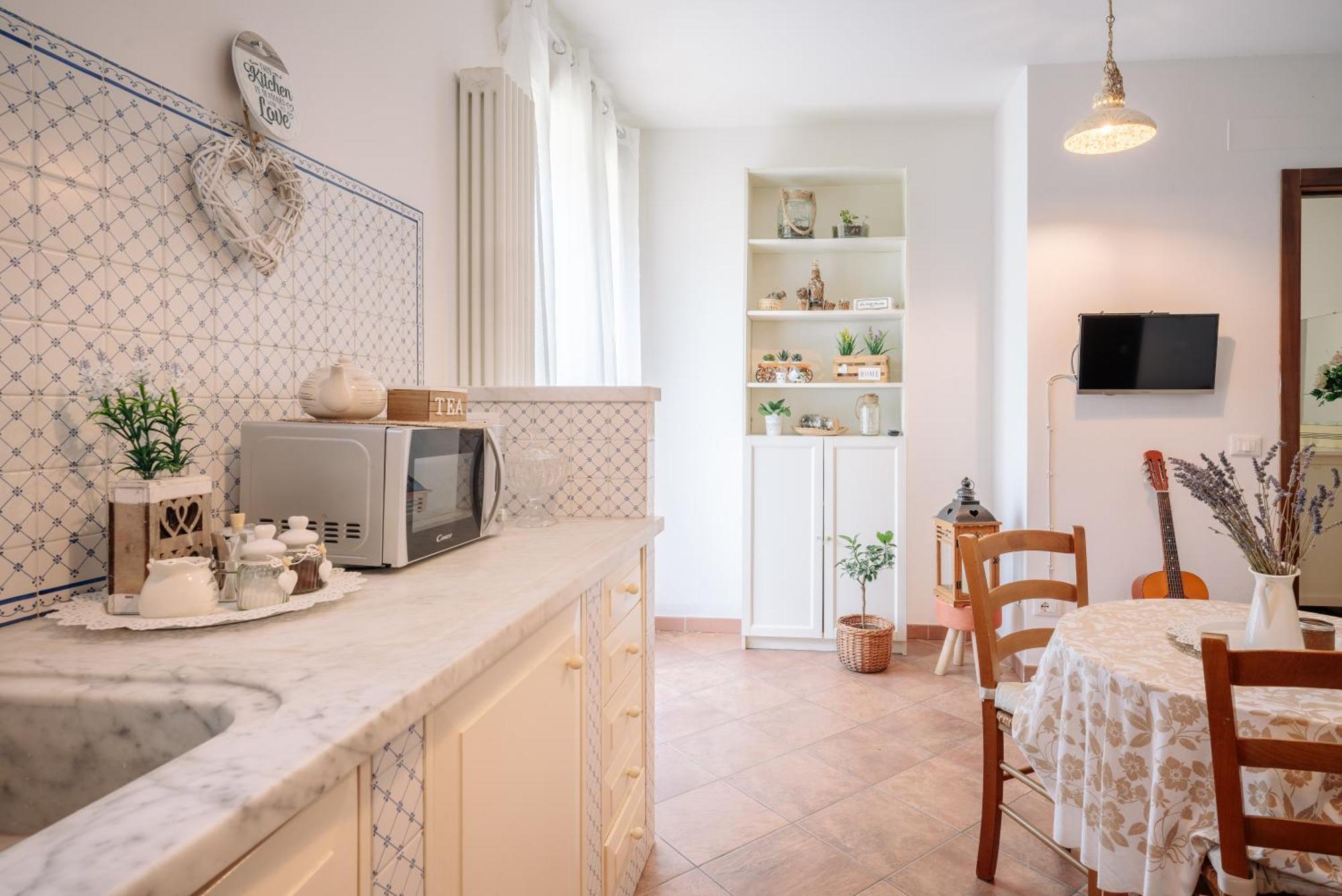 Ema'S Guest House Lucca Bagian luar foto