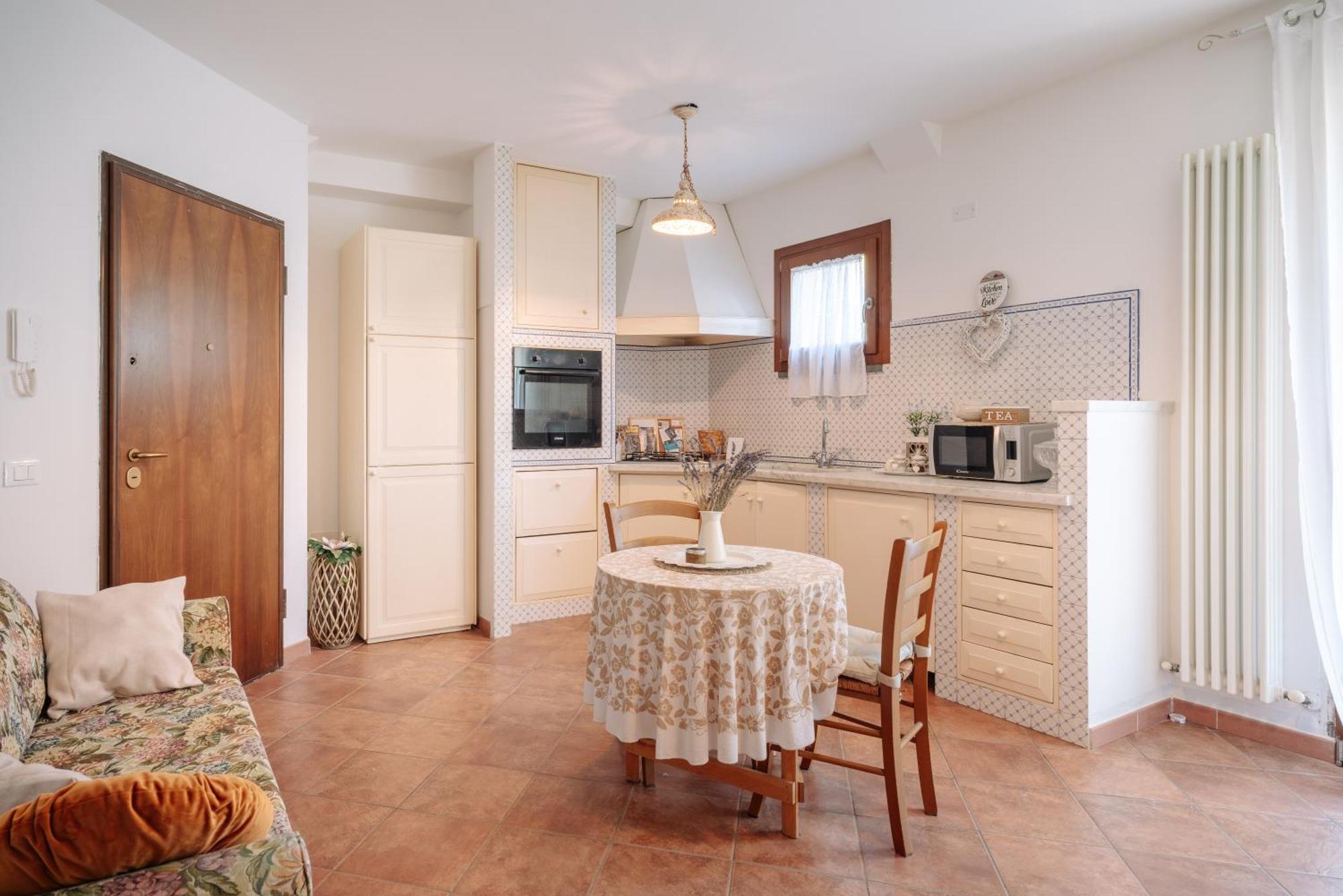 Ema'S Guest House Lucca Bagian luar foto