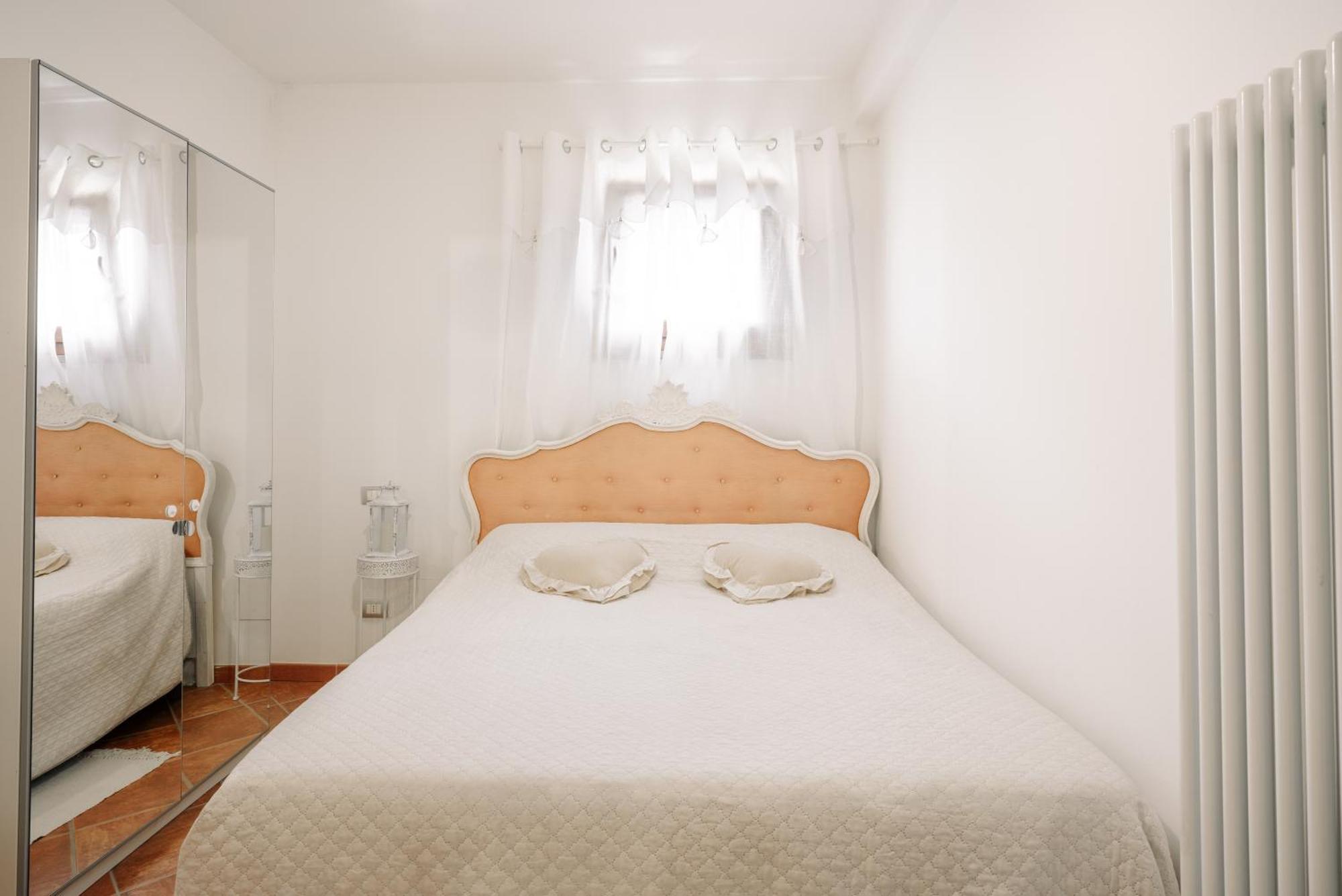Ema'S Guest House Lucca Bagian luar foto